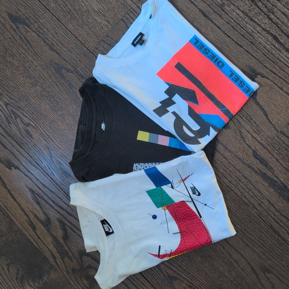 Bundle of 3 T-shirts, men's size small, Nike and Diesel